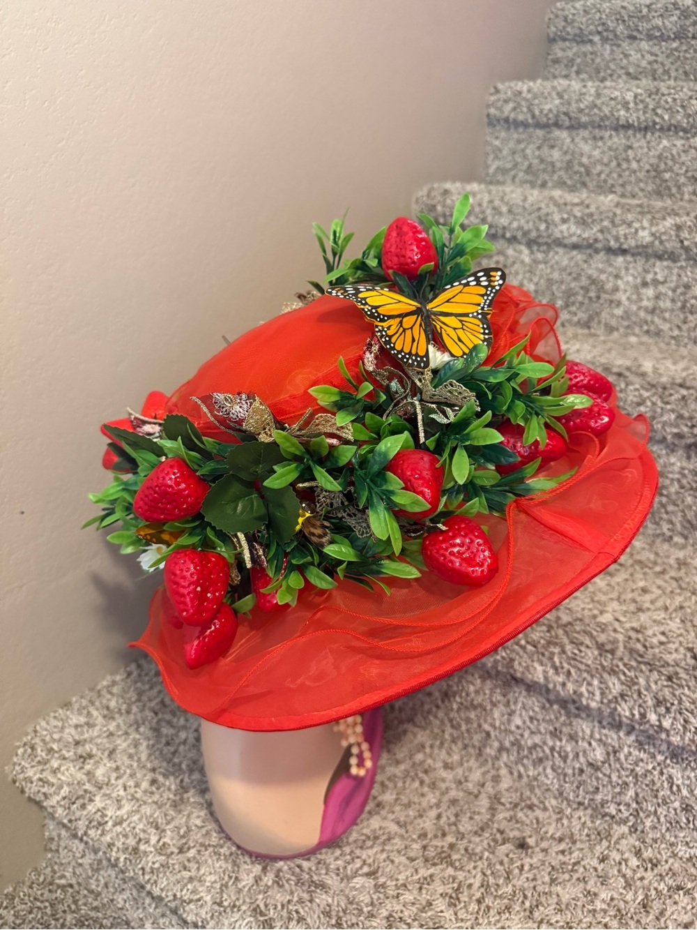 Strawberry fields hat - Picture 2 of 10